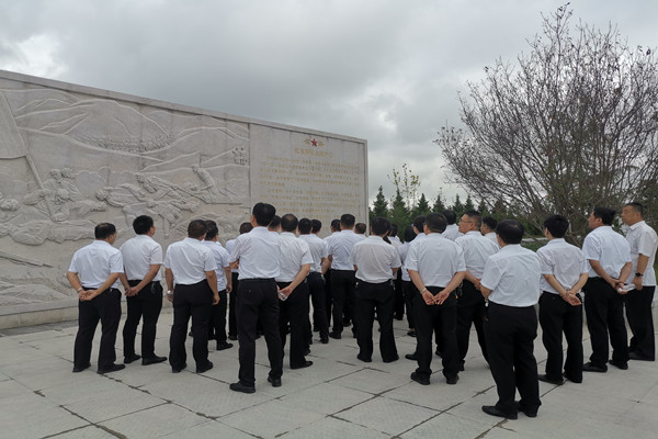 参观红色教育基地.jpg