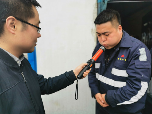 监督检查班中饮酒情况.jpg