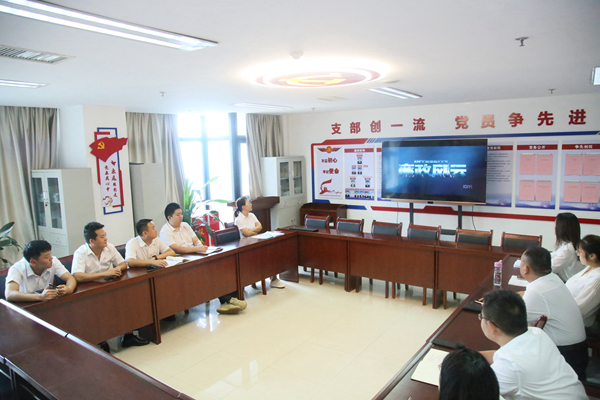 专题学习观影照片.JPG