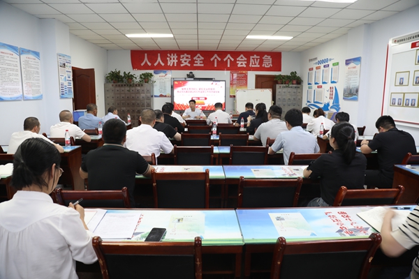纪委书记郭萌萌讲廉政党课.JPG