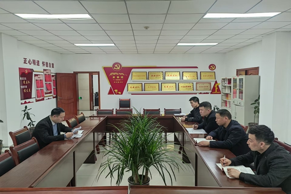 综掘三队党支部组织学习.jpg