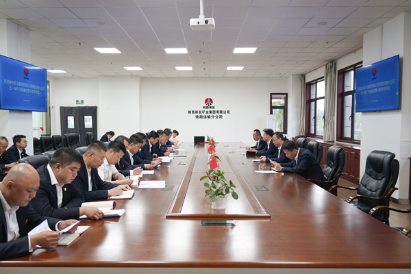 召开警示教育专题会.jpg