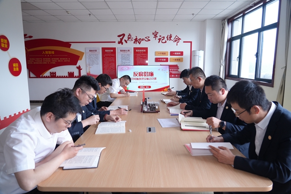 讲廉政党课.jpg