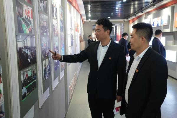 参观.JPG