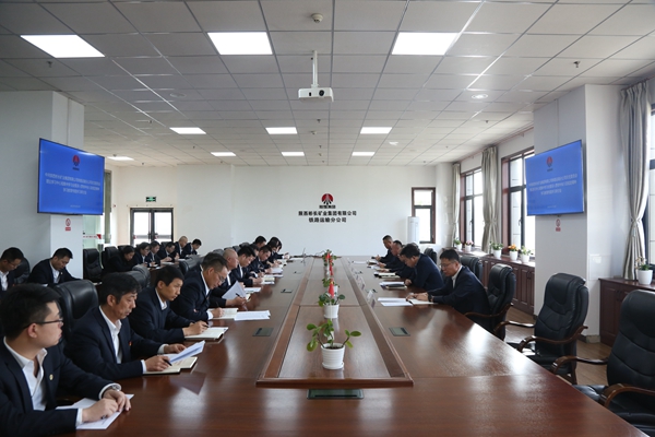 中心组学习.jpg