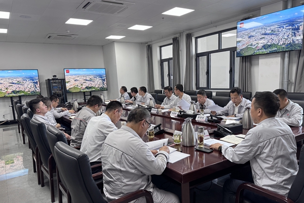 观看警示教育.jpg