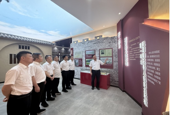 参观廉政教育基地.jpg